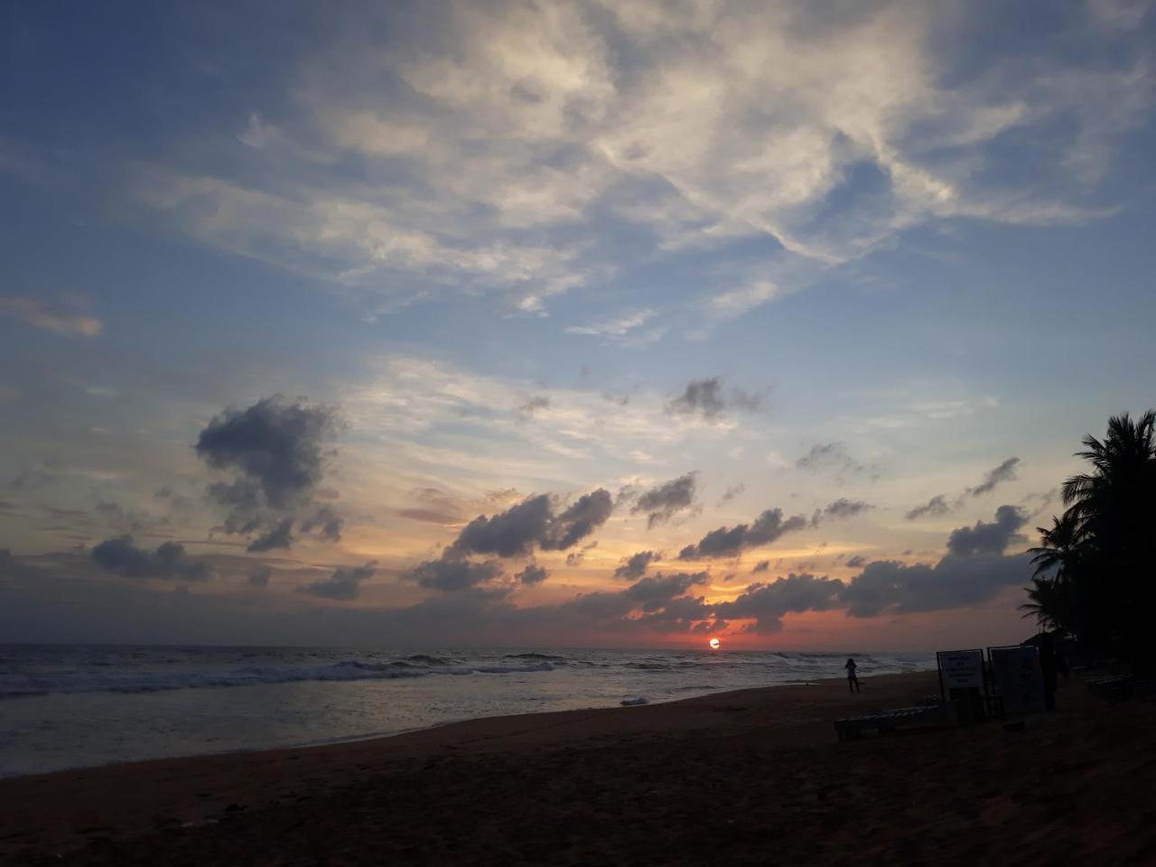 Copacabana Beach Hotel ฮิกคาดูวา ภายนอก รูปภาพ